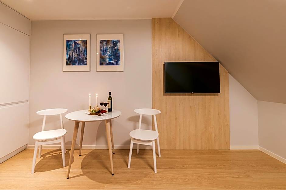 Q17 Apartments Rynek