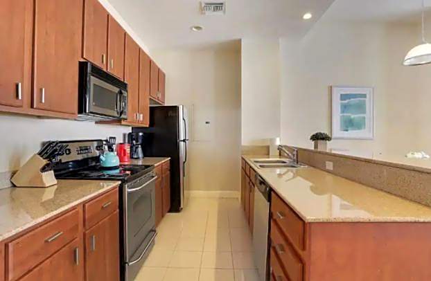 Amazing Condos Beautiful View 2 Blocks To French Quarter, Small Rooftop Pool, Gym, Seanger Theater, Super Dome, And Bourbon St