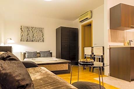 Deluxe Studio Apartment