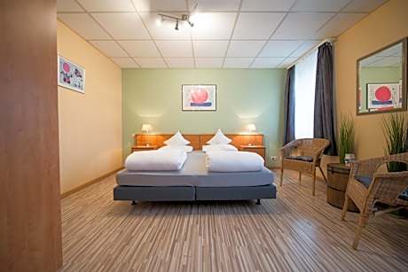 Rheinauer Hof - bed & breakfast