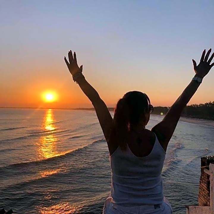 Pousada Marambaia Café - Praiana, econômica, Com café da manhã, piscina e hidromassagem ao ar livre - Frente para o mar