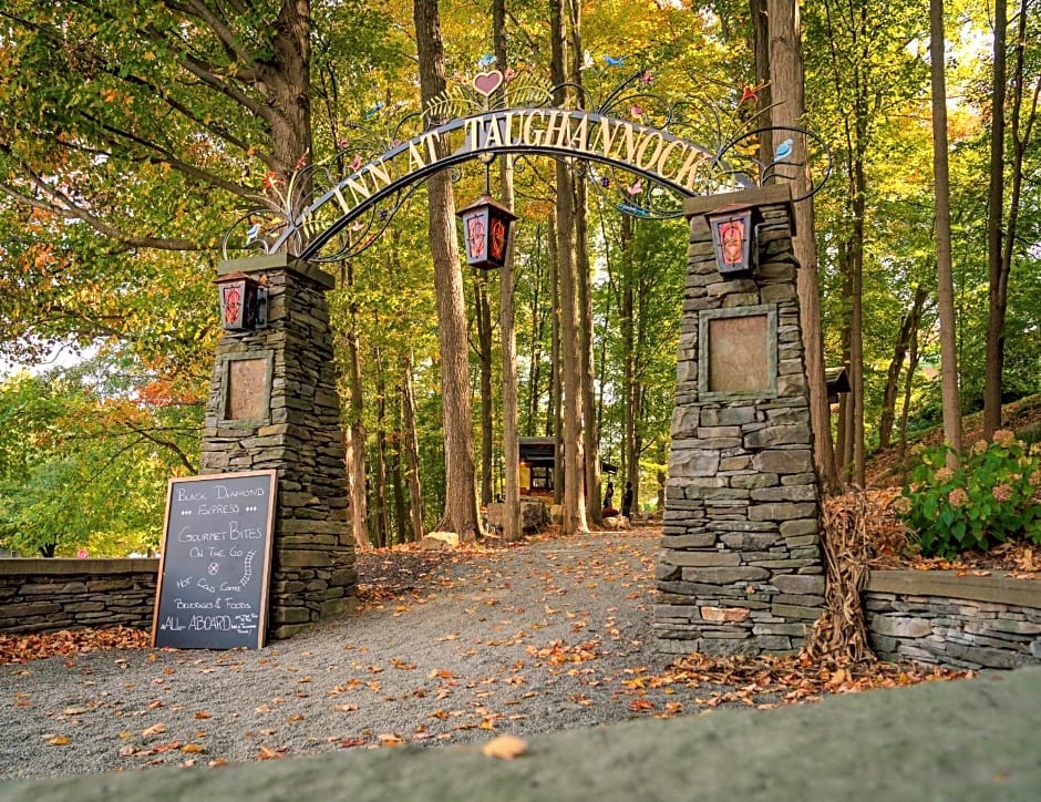 Inn at Taughannock Falls