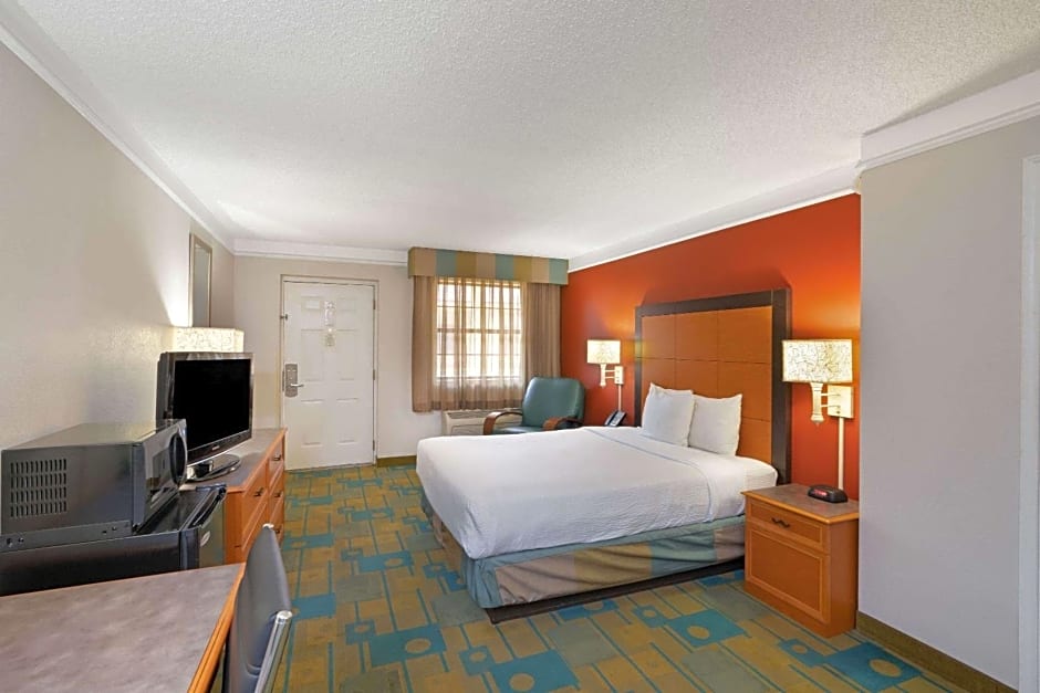 La Quinta Inn & Suites by Wyndham Phoenix Sky Harbor Airport