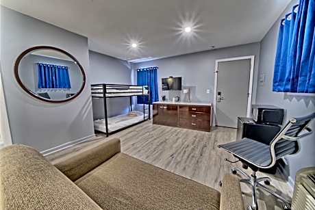 Deluxe Family Room