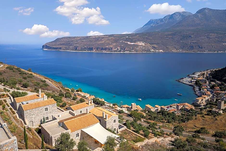 Trapela Limeni Luxury Suites