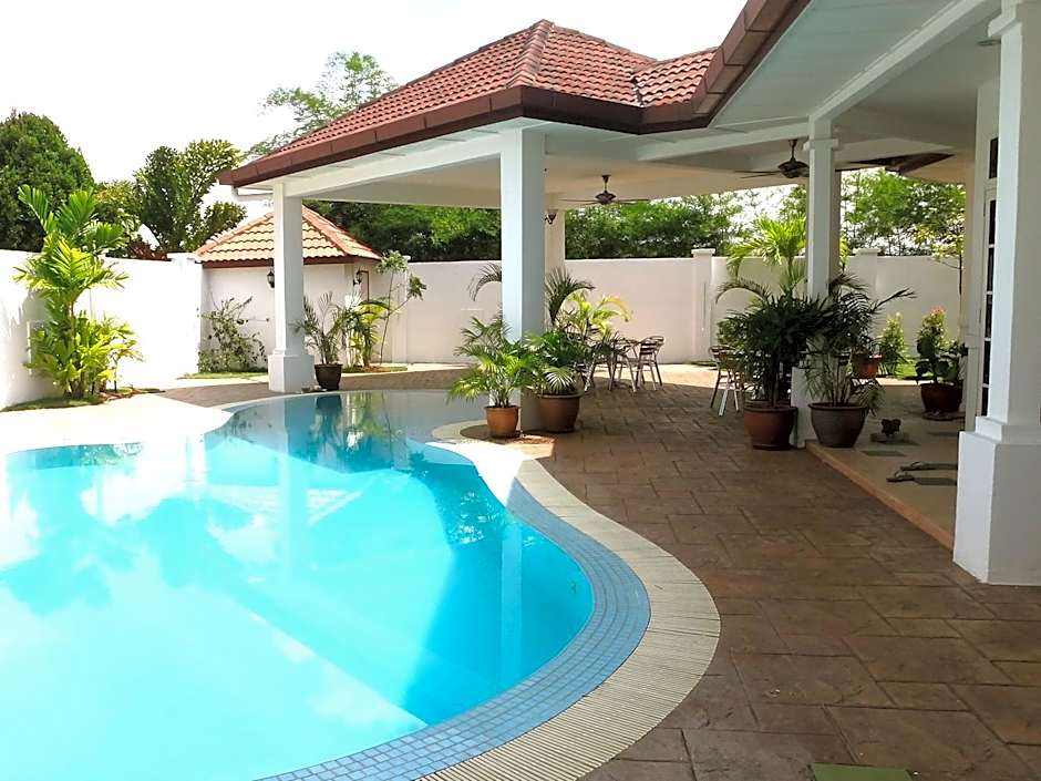 Rumah Putih B&B near KLIA