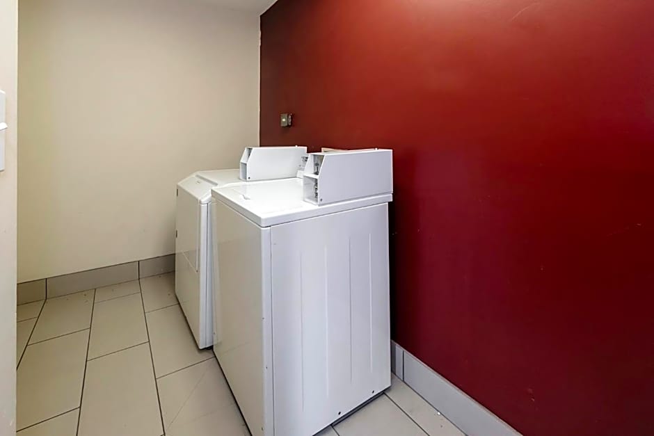 Red Roof Inn & Suites Savannah Airport