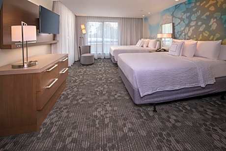 Studio with Two Queen Beds, Bathtub and Sofa Bed - Mobility Access