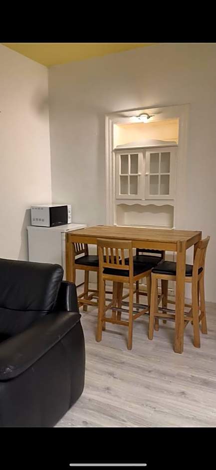 Adam's Hostel - Self Check-In & Only Private Rooms