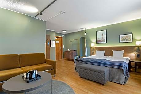 Twin Studio with Sofa Bed - Non-Smoking