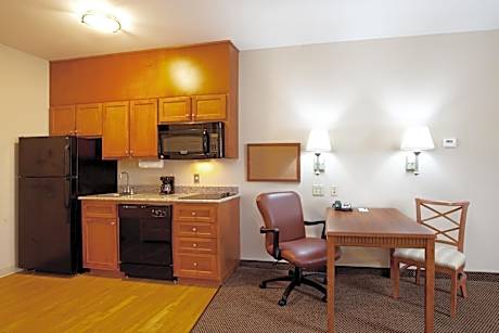 Queen Suite - Accessible/Non Smoking