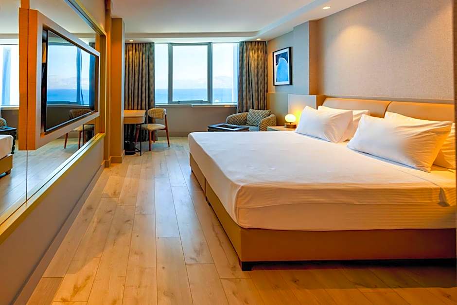 Photo 1 of 12 of Standard 1 King Bed, Sea View