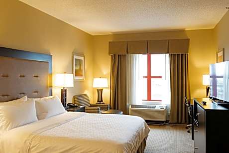 1 King Standard With Jetted Tub