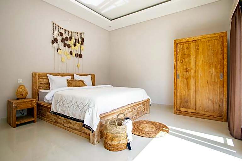 Amazing 3 Bedroom Canggu Villa with Pool and Rooftop Rice Field View