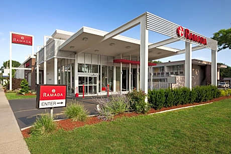 Ramada by Wyndham Rockville Centre