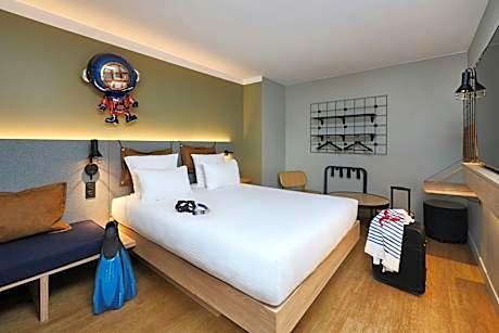 Family Queen Room with Sofa Bed and Balcony