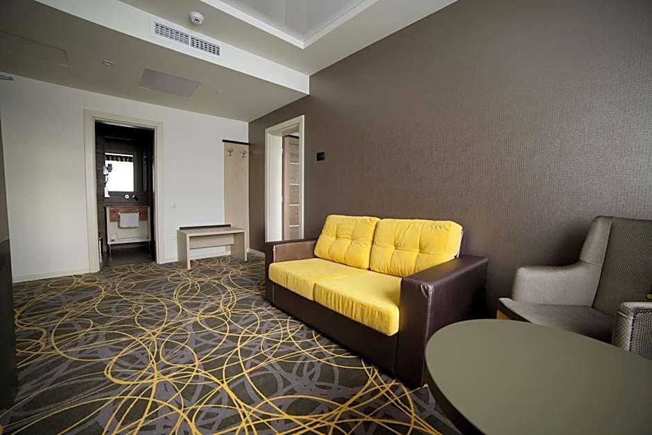 Exclusive Hotel & More