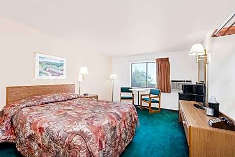 Queen Room - Non-Smoking