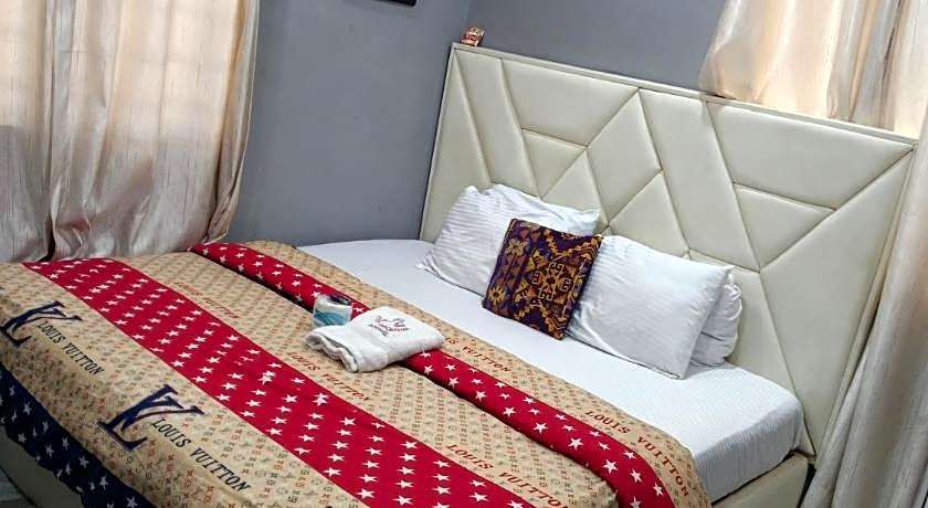 Americana Hotel