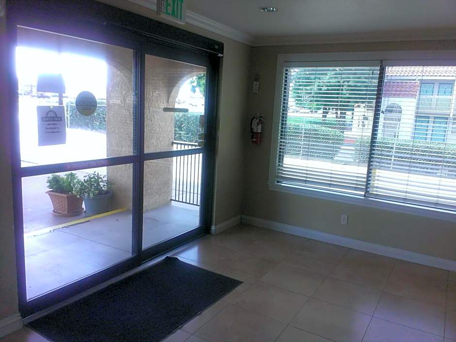 Days Inn by Wyndham Kingman East