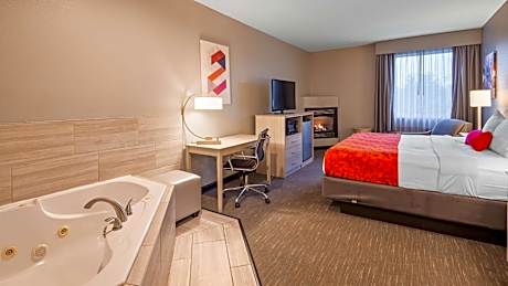 King Suite with Spa Bath and Fireplace