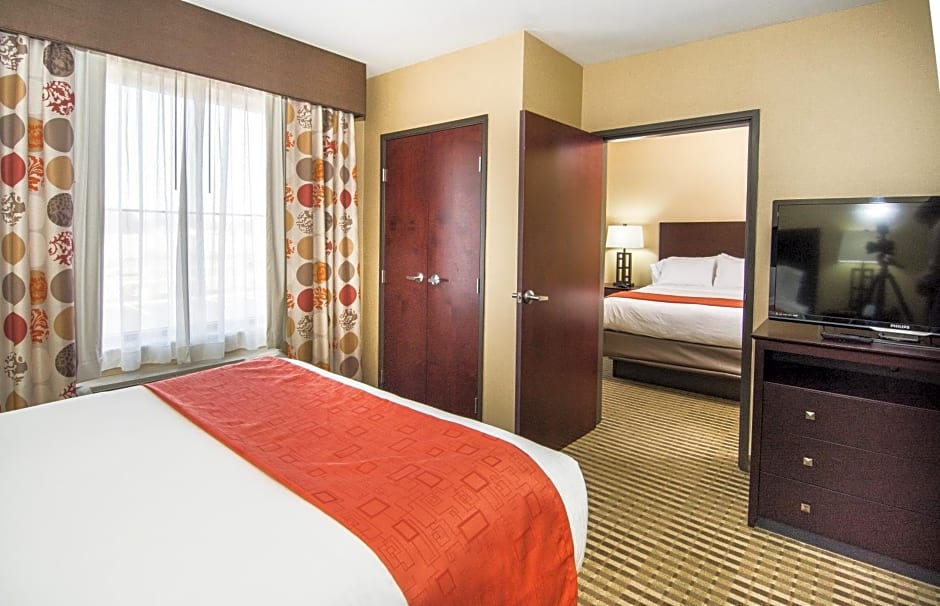 Holiday Inn Express & Suites Elkton - University Area