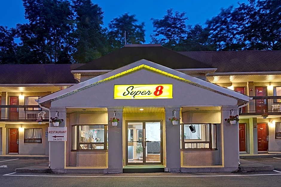 Super 8 by Wyndham Niagara Falls North