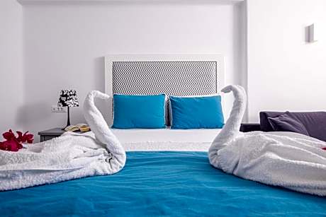 Honeymoon Suite with Hot Tub with Sea View