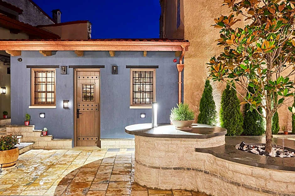 IALNA Boutique Hotel