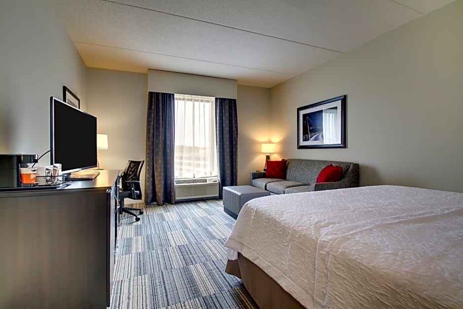 Hampton Inn & Suites Greenville Airport