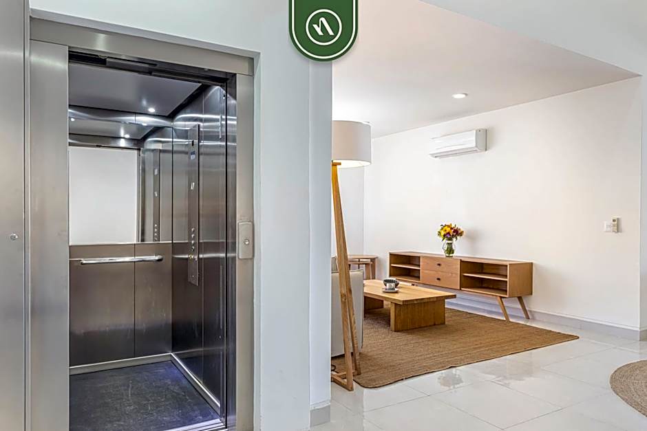 Brand New 3 BR Penthouse - Oceanview Rooftop Pool