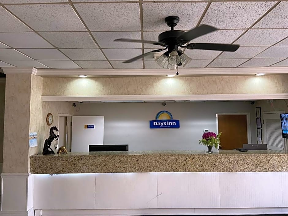 Days Inn by Wyndham Ozark
