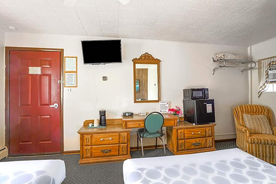 Love Hotels Silver Street by OYO at Hurley WI