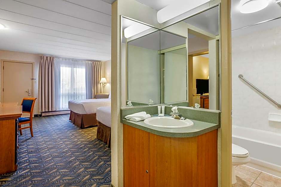 Travelodge by Wyndham Niagara Falls at the Falls