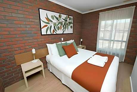 Jacaranda Apartments