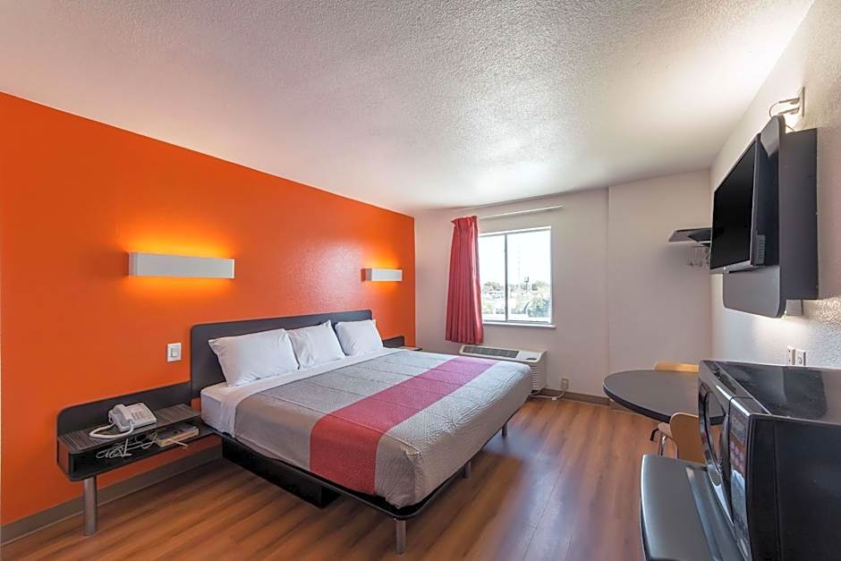 Motel 6-San Antonio, TX - Downtown - Alamo Dome