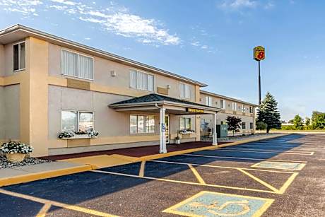 Super 8 by Wyndham Ionia MI