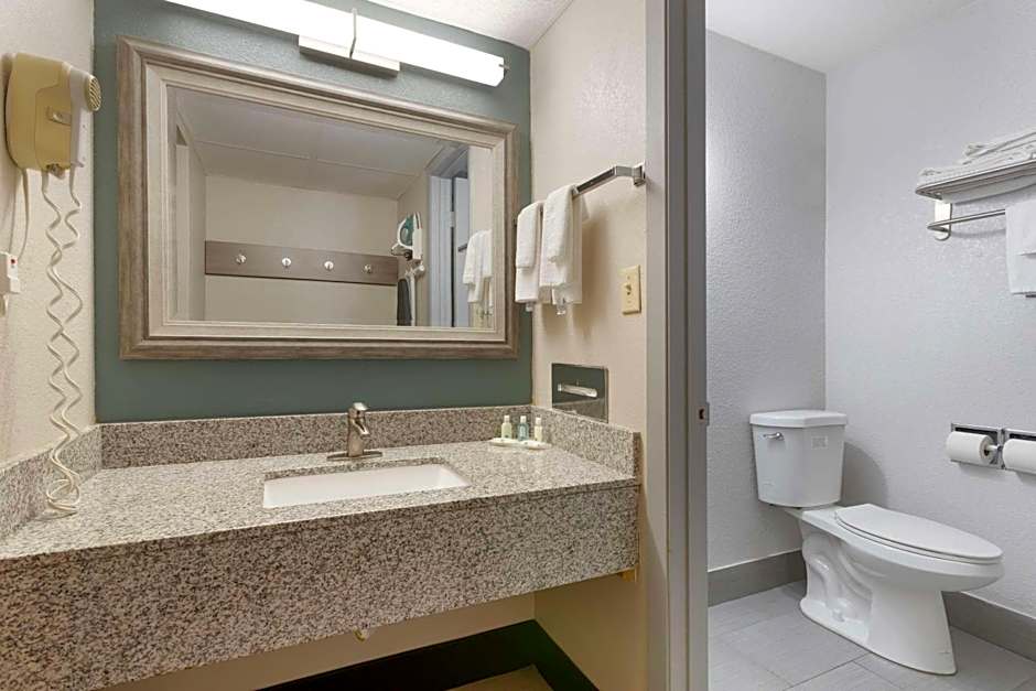 Quality Inn Newton at I-80