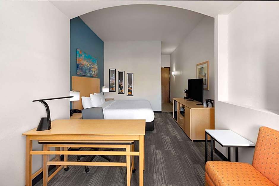 La Quinta Inn & Suites by Wyndham Austin NW/Lakeline Mall