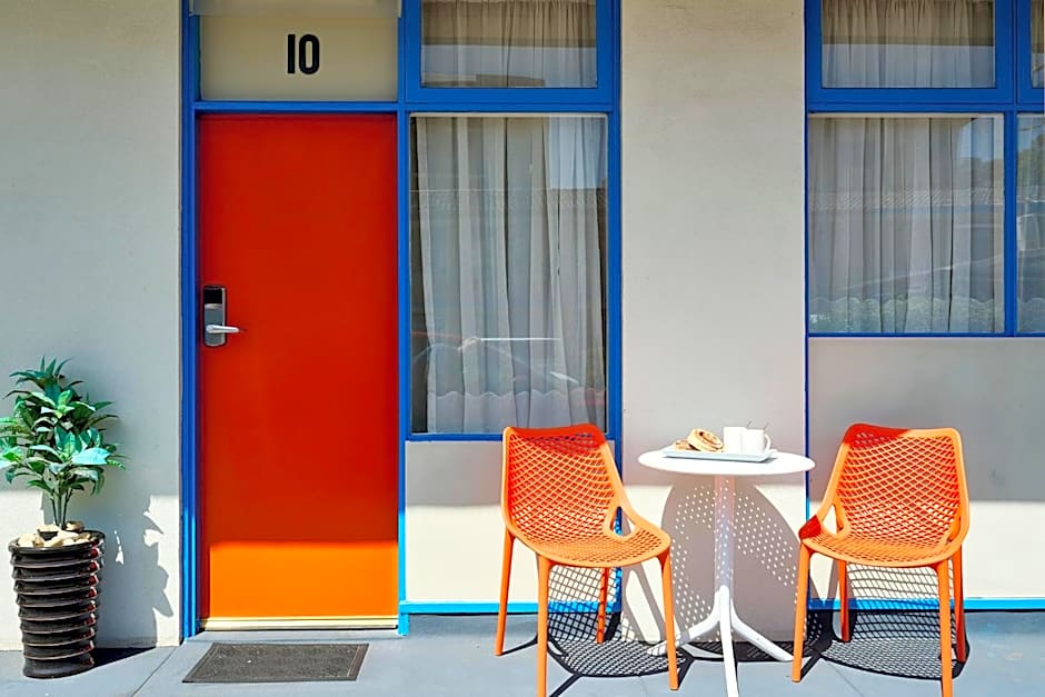 Baileys Parkside Motel by VetroBlu