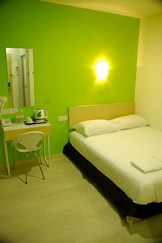Photo 1 of 8 of Deluxe 1 Queen Bed, Windowless
