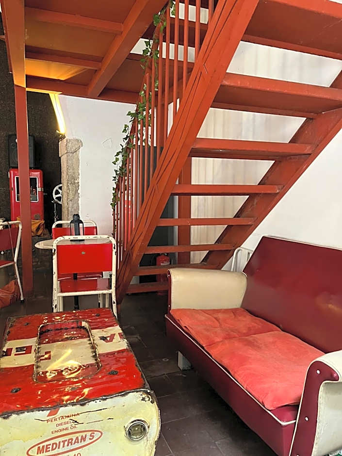 Alface Hall Hostel & Bar