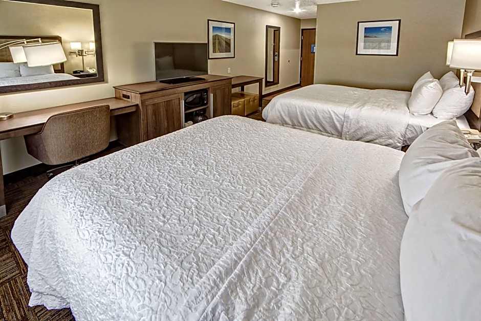 Photo 1 of 4 of 2 Queen Beds