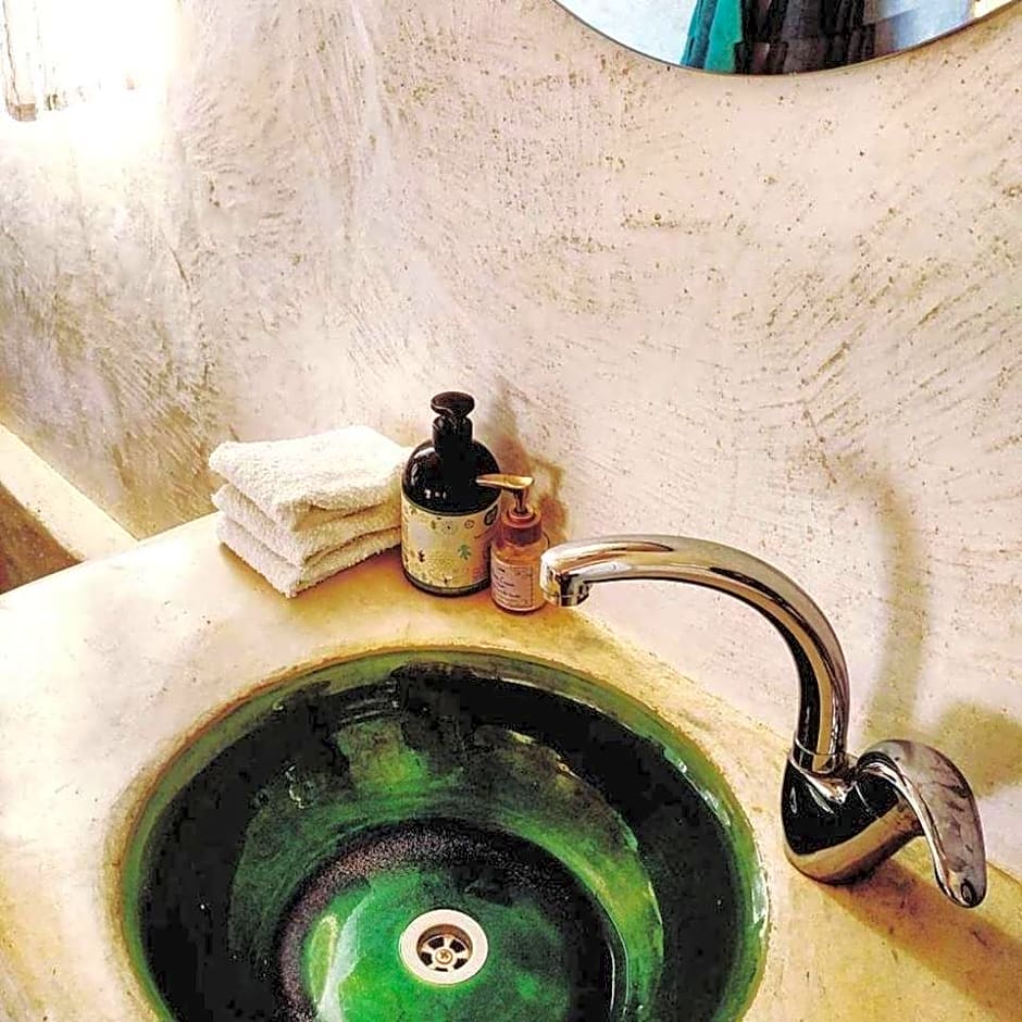 המצפה-אירוח מדברי בעזוז