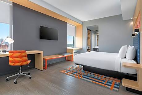 ALOFT, Guest room, 1 King, City view