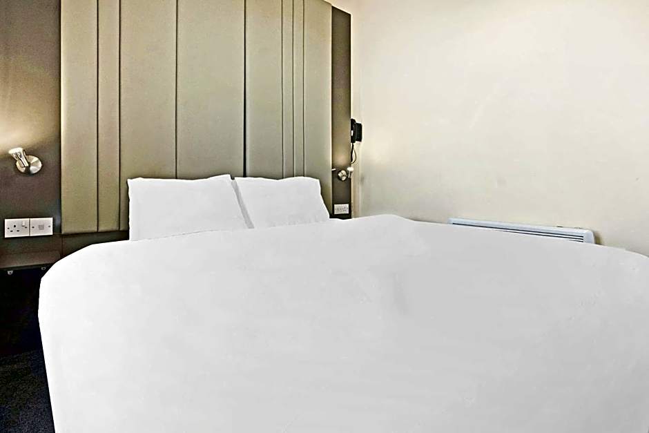 OYO The Baltimore Hotel