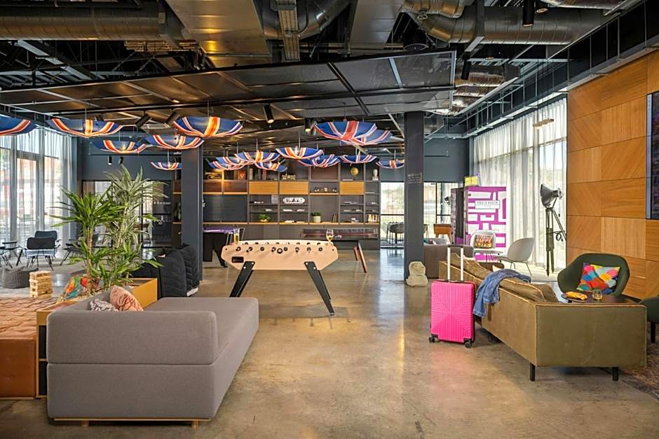 Moxy by Marriott London Heathrow Airport