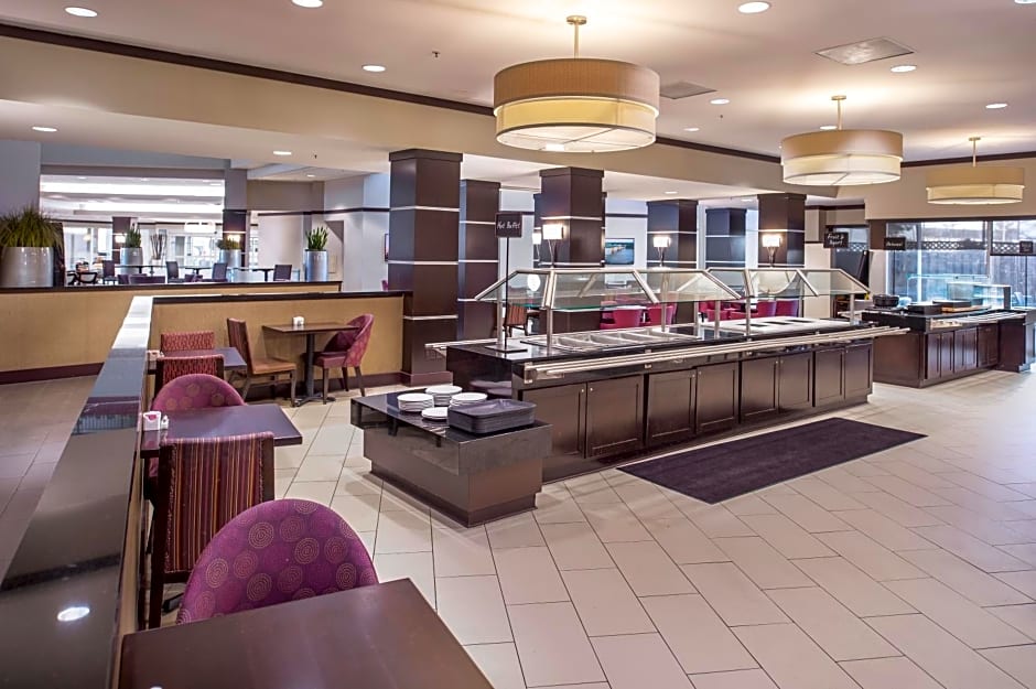 Embassy Suites by Hilton St Louis Airport