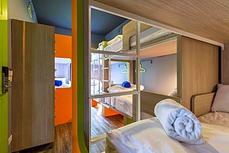 Bed in 8-Bed Mixed Dormitory Room