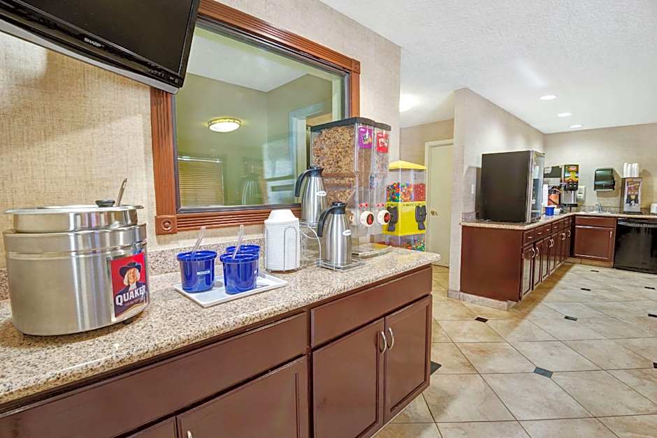 Days Inn & Suites by Wyndham Albuquerque West